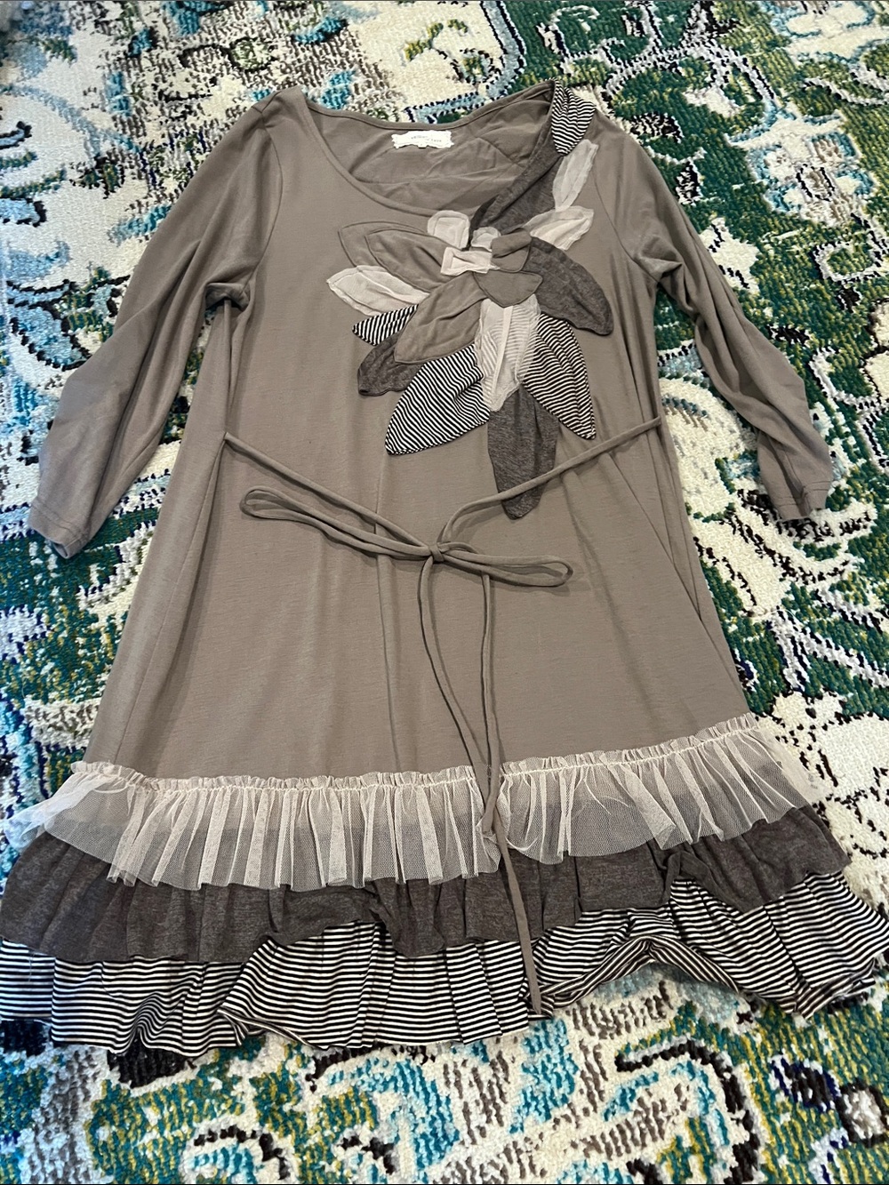 Girls' Taupe Flower-Applique Tie-Waist Casual Dress